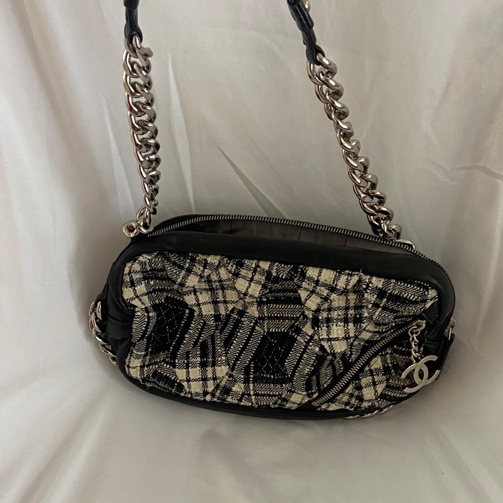 Chanel Clogo Double Pendant Sheepskin Shoulder Bag
